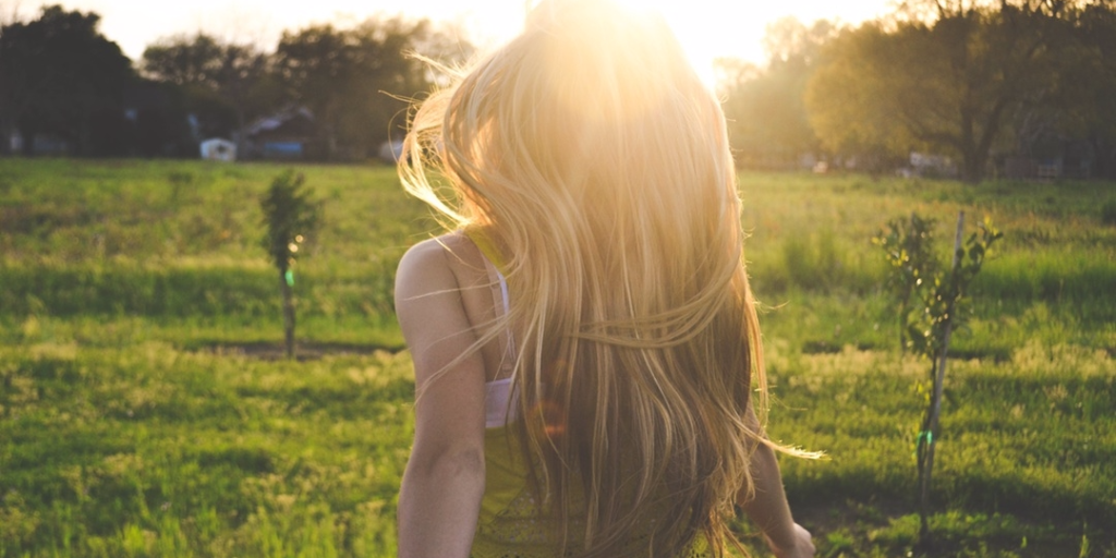 come-aiutare-una-donna-ad-amarsi-la-giusta-canzone-parole-succose-e-luce_2
