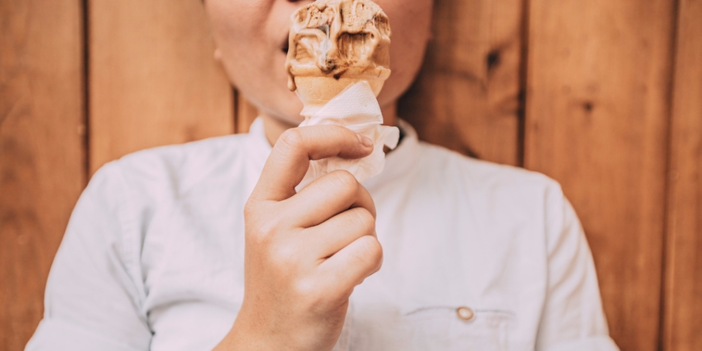 5 canzoni “terapeutiche” per una donna che mangiava troppa cioccolata