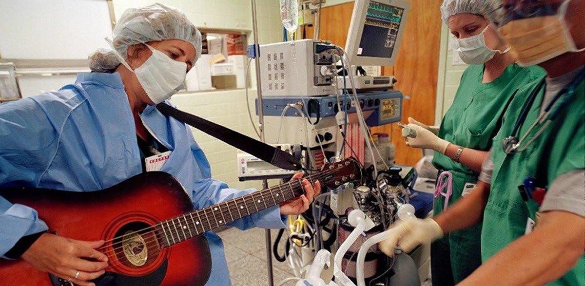 Bisturi e chitarra la musica come cura all'interno degli ospedali