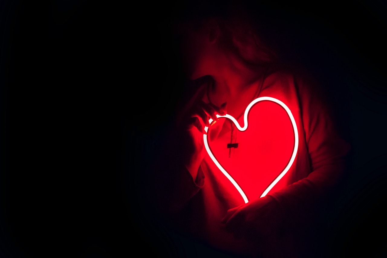 Sette canzoni per (ri)conoscere ed allontanarsi dall’amore tossico (e distruttivo)